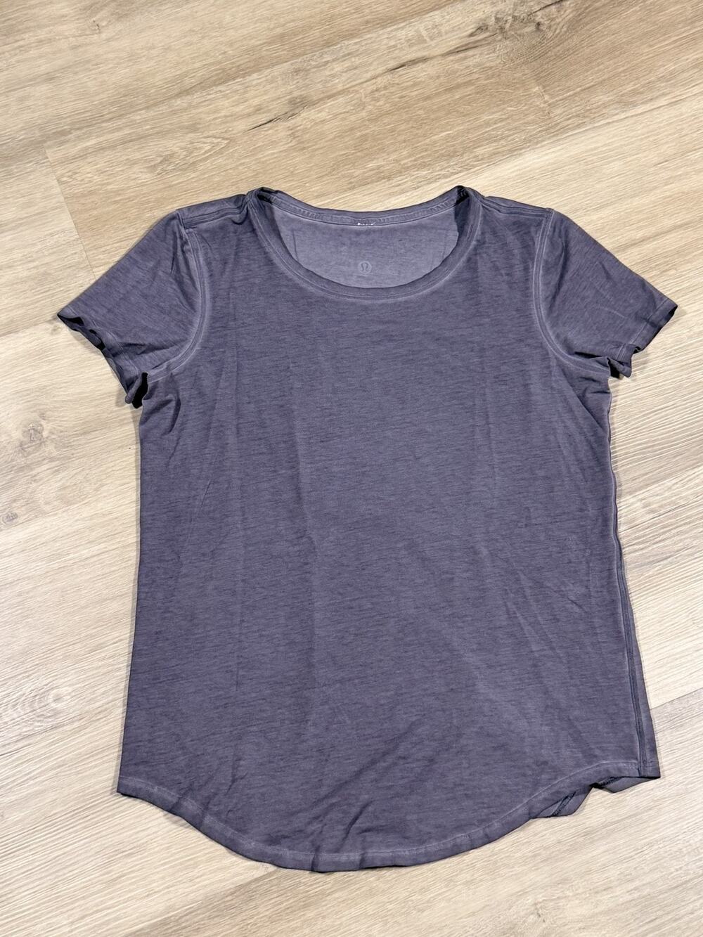 Lululemon Love Tee Womens Size 6 Purple Grey Short Sleeve Scoop Hem Cotton